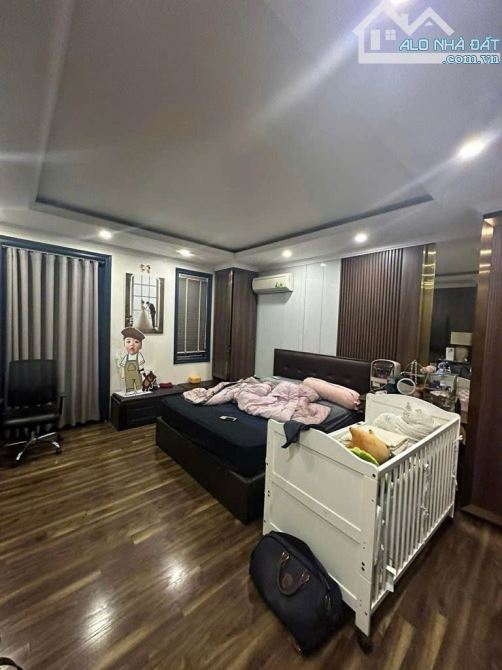 Bán nhà phố Nguyễn Đình Thi, vị trí vàng đắc địa, đẹp nhất phố