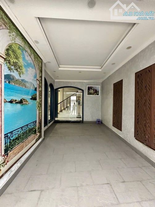 Bán nhà phố Nguyễn Đình Thi, vị trí vàng đắc địa, đẹp nhất phố