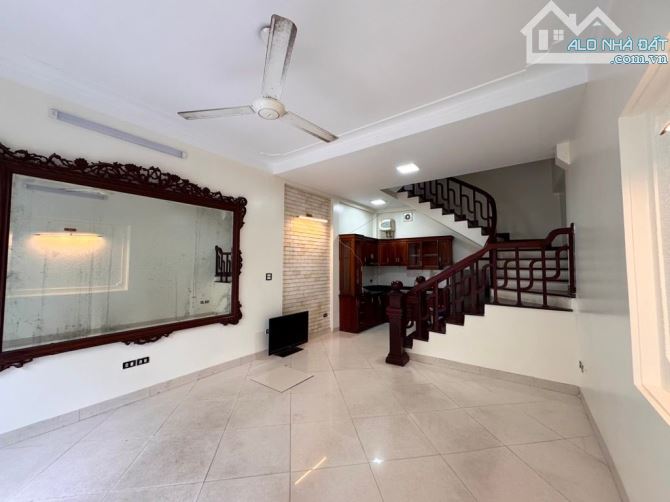 Hiếm_Sơn Tây, Ba Đình _ Ô TÔ _ 41m2, 6 ngủ _ 12.5 tỷ