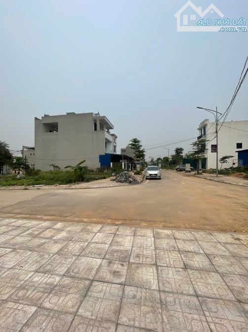 Quảng Trường Vạn Xuân. em ra 08 lô Đất bám đường TDC Giá chỉ từ 2 tỷ - 2.9 tỷ/lô - 1