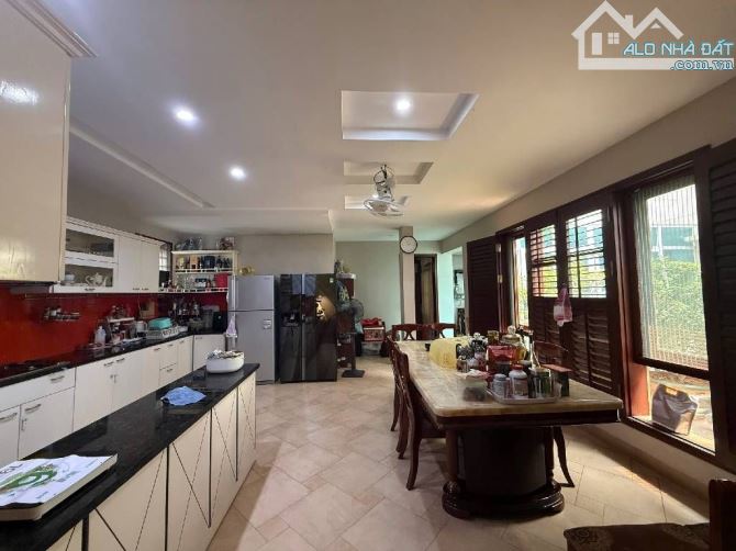 LẠC LONG QUÂN SIÊU PHẨM VIEW TÂY HỒ TRÍCH SÀI - 200M RA HỒ - Ô TÔ VÀO NHÀ. DT 272M2 X