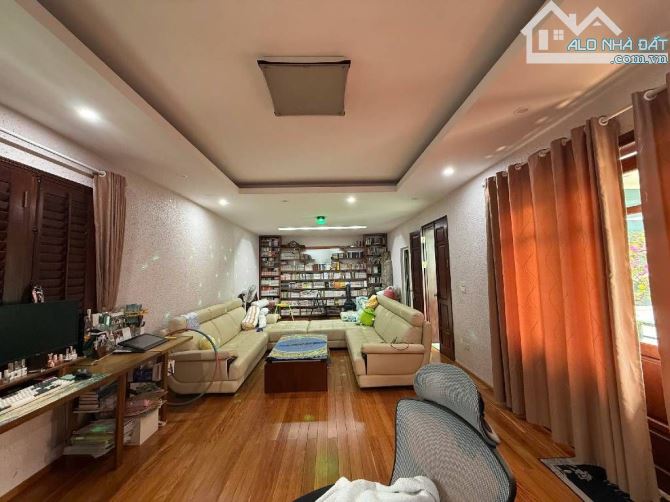 LẠC LONG QUÂN SIÊU PHẨM VIEW TÂY HỒ TRÍCH SÀI - 200M RA HỒ - Ô TÔ VÀO NHÀ. DT 272M2 X