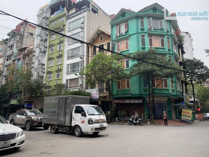 Chính chủ bán gấp 90m2 đất phố Dương Khuê, mặt tiền 7m, vỉa hè rộng, giá 31 tỷ.