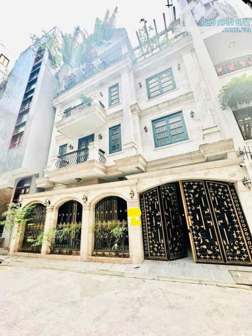 Bán nhà phố Nguyễn Đình Thi, vị trí vàng đắc địa, đẹp nhất phố