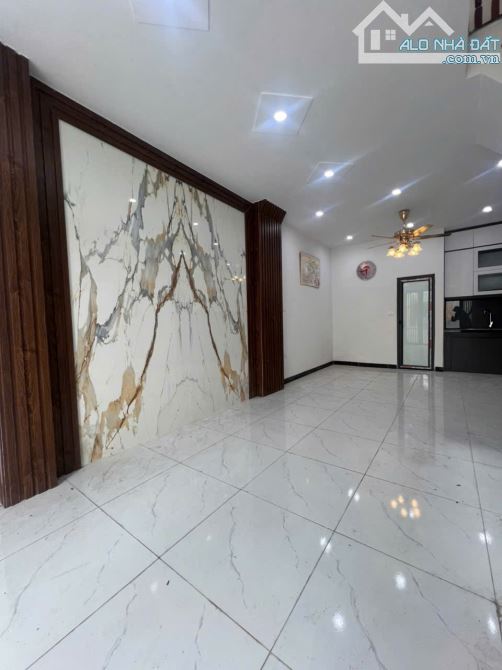 Nhà 80m xây 4 tầng diện tích 260m xây dựng.Sân trước để ô tô sân sau rửa giá chỉ nhỉnh 5tỷ - 3