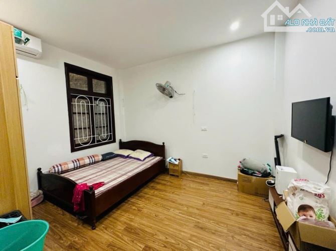 CHỈ 8.6 TỶ SỞ HỮU 30M²- 5 TẦNG- 10M RA ÔTÔ- NGÕ THÔNG- TT CẦU GIẤY