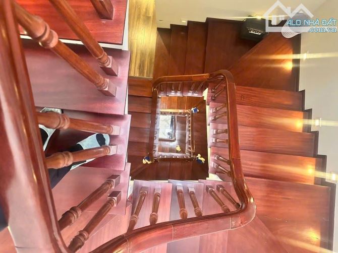 Bán nhà phố Nguyễn Đình Thi, vị trí vàng đắc địa, đẹp nhất phố