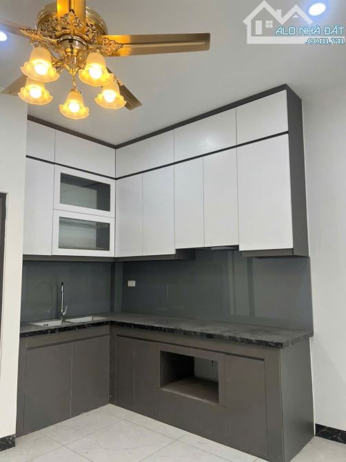 Nhà 80m xây 4 tầng diện tích 260m xây dựng.Sân trước để ô tô sân sau rửa giá chỉ nhỉnh 5tỷ - 4