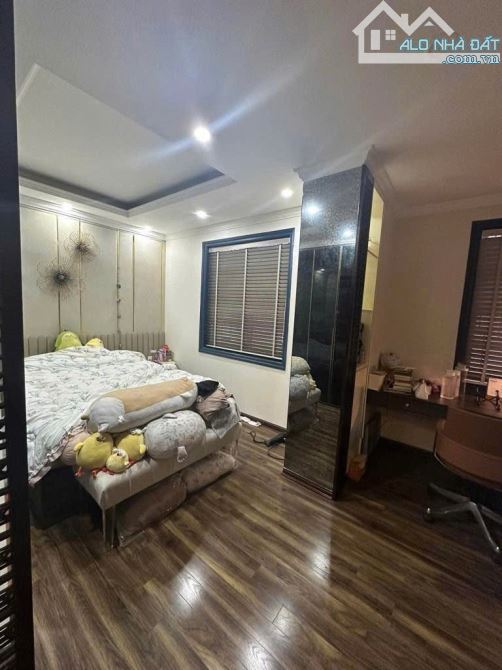 Bán nhà phố Nguyễn Đình Thi, vị trí vàng đắc địa, đẹp nhất phố