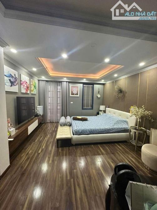 Bán nhà phố Nguyễn Đình Thi, vị trí vàng đắc địa, đẹp nhất phố