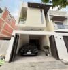 Nhà lầu mới xây dựng đường xe hơi có sân đâu sang trọng trung tâm P5, Tp Mỹ Tho
