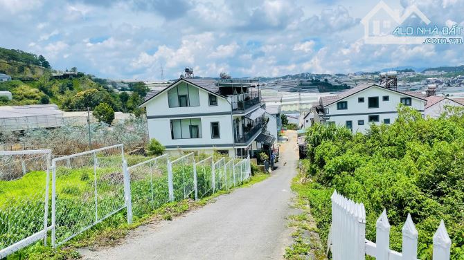 Sổ riêng, Nhà Phố Hẻm Xe Hơi Vào Tận Nhà, đường Kim Đồng, P.06, Đà Lạt Diện tích: 200m2, 1