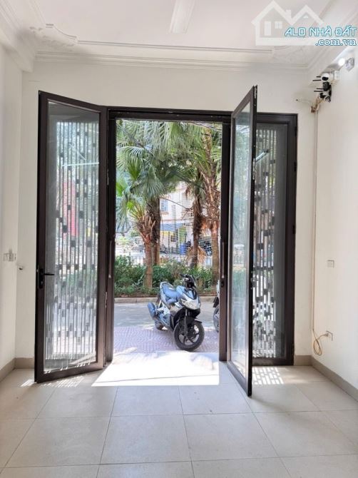 CHỈ NHỈNH 9 TỶ - CÓ NGAY NHÀ LIỄU GIAI - Ô TÔ QUA NHÀ - KINH DOANH BẤT CHẤP