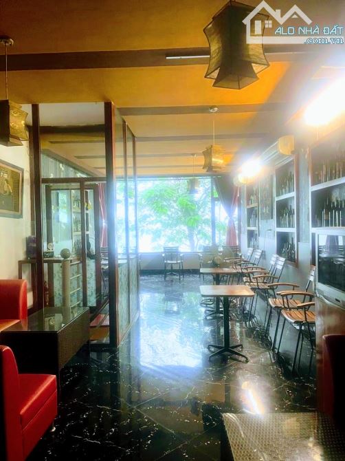 MẶT PHỐ QUẢNG KHÁNH – TRÁI TIM HỒ TÂY