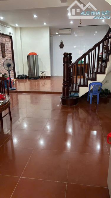 Cho thuê nhà Nguyễn Khánh Toàn – Cầu Giấy DT 105m x 4 tầng, ô tô đỗ giá thuê 22tr/th - 2