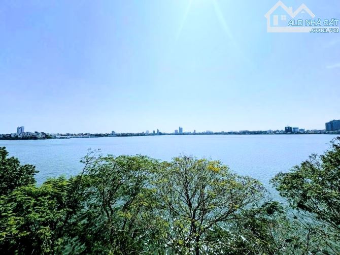 MẶT PHỐ QUẢNG KHÁNH – TRÁI TIM HỒ TÂY