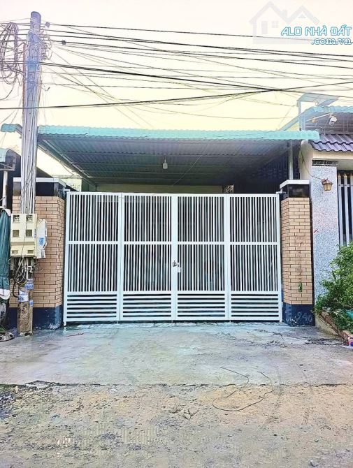 Bán gấp nhà 5x30m 150m2, giá 850 triệu, tại Trần Tử Bình, sổ hồng riêng