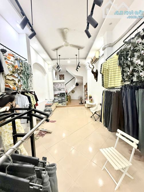 Bán nhà Mặt phố TRẦN QUANG DIỆU gần Quận uỷ, vỉa hè oto tránh, 35m2 x 6 tầng chỉ 23,5 tỷ