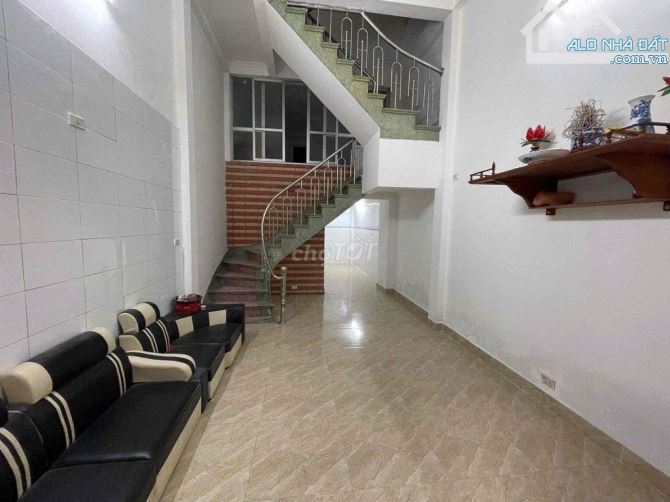 Cho thuê nhà Ngõ 2 Đại Từ, Phường Đại Kim, Quận Hoàng Mai, Hà Nội dt 40m2 x2.5 tầng 3Pn
