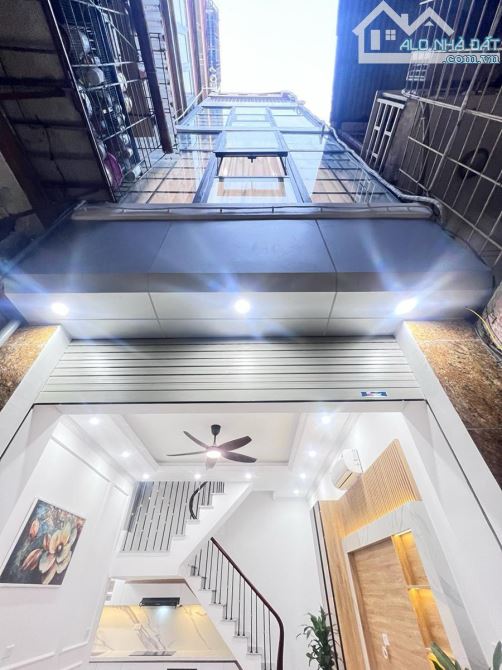 Nhà mới phố Thịnh Hào, nhà thoáng sáng vô cùng, gần phố, full nội thất mới, về ở ngay.