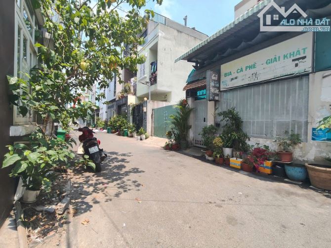 Bán lô đất hẻm oto thông đường 102 Tăng Nhơn Phú A