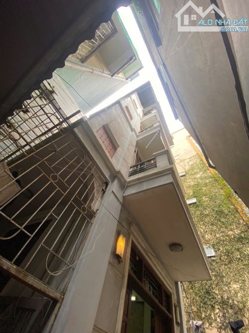 Chính chủ bán gấp nhà 5 tầng vuông đẹp Giảng Võ, giá rẻ 156tr/m2