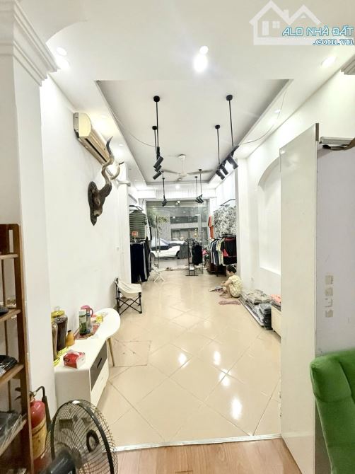 Bán nhà Mặt phố TRẦN QUANG DIỆU gần Quận uỷ, vỉa hè oto tránh, 35m2 x 6 tầng chỉ 23,5 tỷ - 1