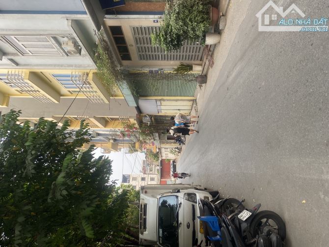 Bán căn nhà 3 tầng 100m2 tại Vũ Xuân Thiều, Chẵn 20 tỷ - 1