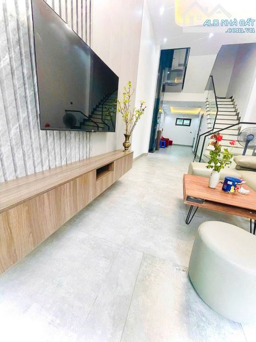 NHÀ PHÚ THƯỢNG TÂY HỒ - KHU Ở SƯỚNG - 3 BƯỚC RA Ô TÔ - TẦM TIỀN HIẾM - NHỈNH 8 TỶ