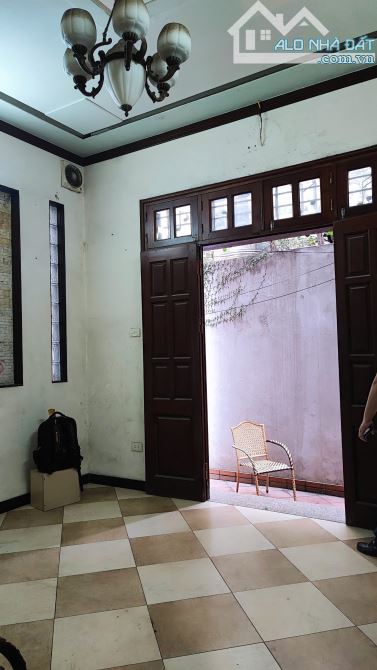 Chính chủ bán gấp nhà 5 tầng vuông đẹp Giảng Võ, giá rẻ 156tr/m2