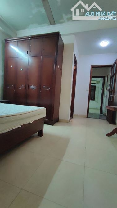 Chính chủ bán gấp nhà 5 tầng vuông đẹp Giảng Võ, giá rẻ 156tr/m2