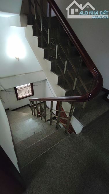 Chính chủ bán gấp nhà 5 tầng vuông đẹp Giảng Võ, giá rẻ 156tr/m2