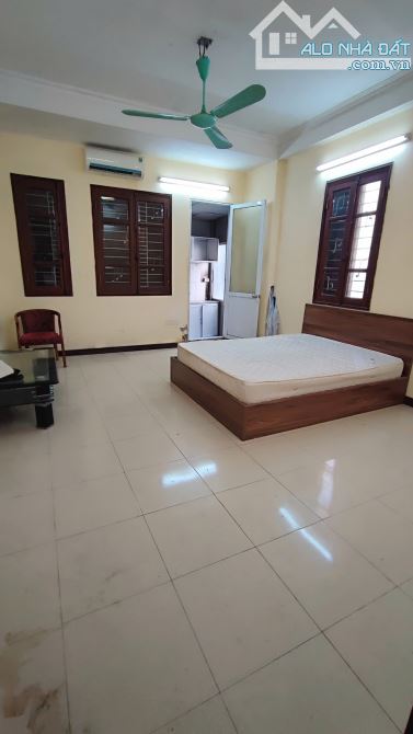 Chính chủ bán gấp nhà 5 tầng vuông đẹp Giảng Võ, giá rẻ 156tr/m2