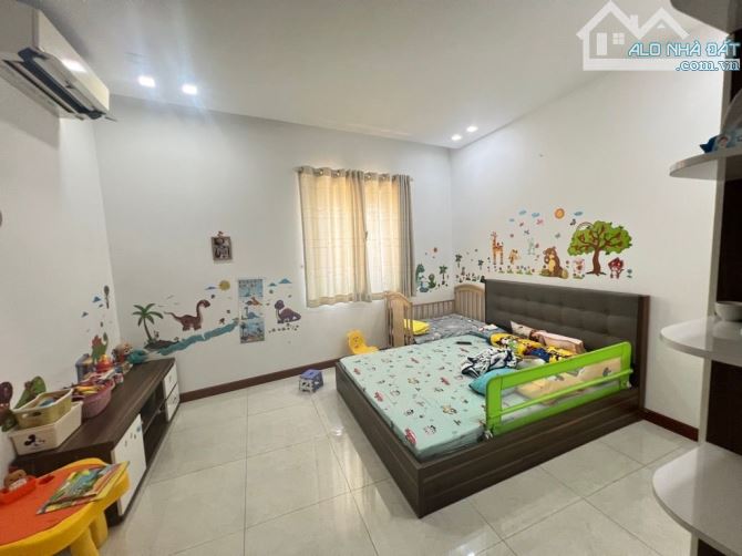 HẺM XE HƠI 7M PHAN XÍCH LONG - NHÀ ĐẸP 4 TẦNG HOÀN CÔNG ĐỦ - NGAY CHỢ NGUYỄN ĐÌNH CHIỂU, P - 8