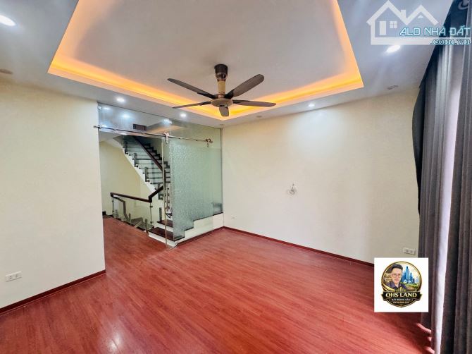 CHO THUÊ NHÀ NGUYÊN CĂN PHỐ SÀI ĐỒNG– LONG BIÊN 100m² x 4 TẦNG – VỈA HÈ Ô TÔ TRÁNH – 18TR/