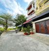 Chủ bán đất 120m2, đường Lê Văn Lương, 2 mặt tiền đường 10m và 7m, giá 4.7 tỷ
