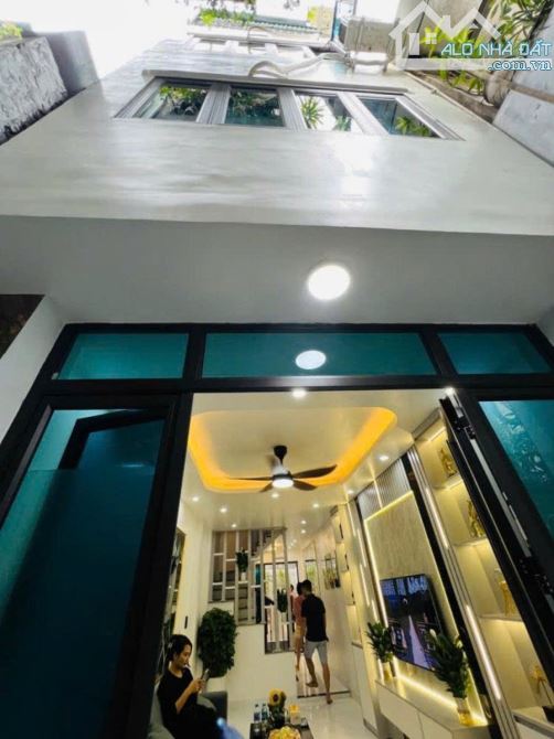 Nhà ngõ 198 Xã Đàn, dân xây, lô góc thoáng sáng, mặt ngõ kinh doanh, 31m2, 5 Tầng, 3 ngủ