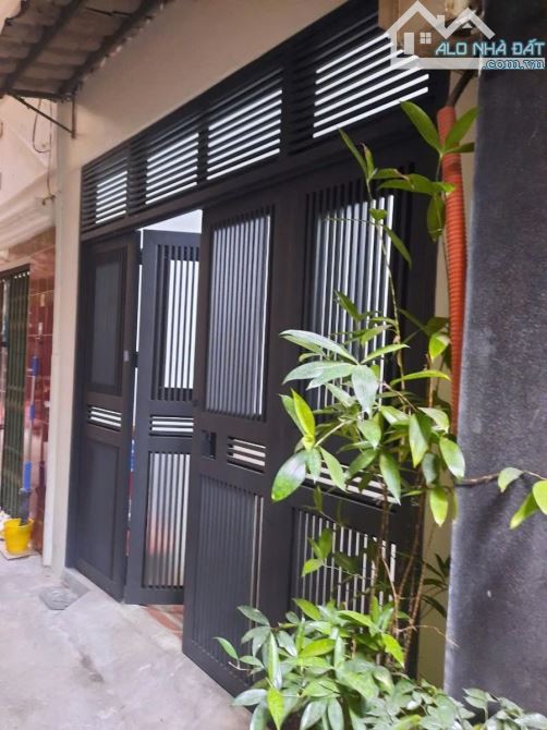 Bán nhà khu Tôn Đức Thắng gần Văn Miếu: 26m x 5T, 4 ngủ sáng thoáng, cho thuê giá tốt.