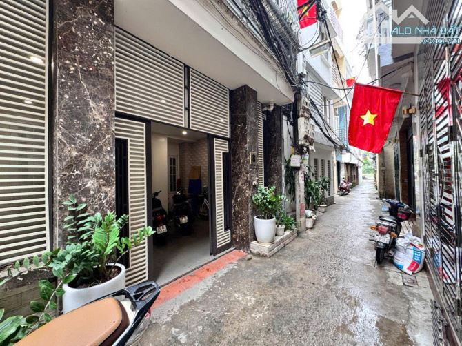 Nhà ngõ 198 Xã Đàn, dân xây, lô góc thoáng sáng, mặt ngõ kinh doanh, 31m2, 5 Tầng, 3 ngủ - 1