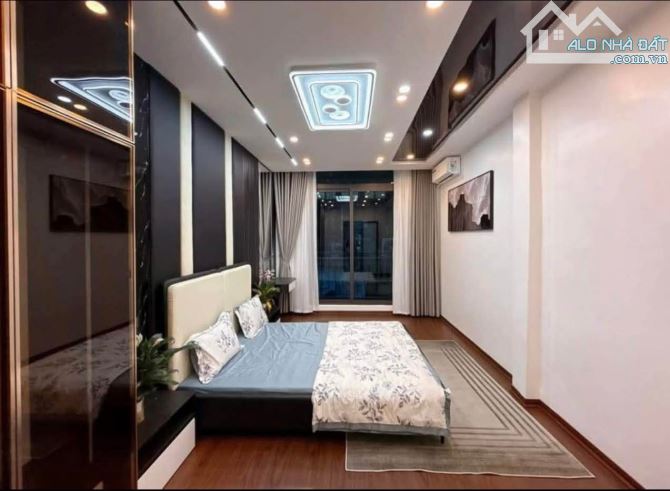 Ô tô đỗ cửa- Phố VIP Thái_Hà Tây_Sơn - Đống_Đa - 8 tỷ x 26m x 5 tầng xây mới x 3PN rộ - 2