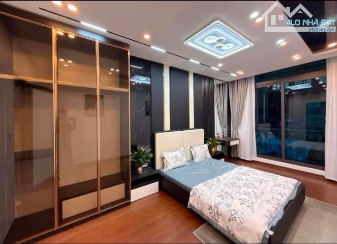 Ô tô đỗ cửa- Phố VIP Thái_Hà Tây_Sơn - Đống_Đa - 8 tỷ x 26m x 5 tầng xây mới x 3PN rộ - 3