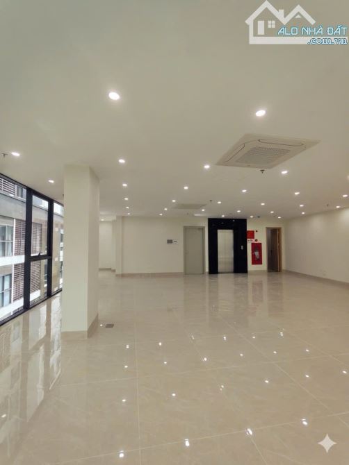 BÁN TOÀ VP LÊ VĂN LƯƠNG 120M2- 9 TẦNG 1 HẦM- LÔ GÓC MT 12.6M- ĐÃ THẦU 1.8TỶ/NĂM- GIÁ 79 TỶ - 3