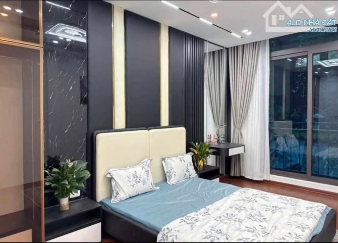 Ô tô đỗ cửa- Phố VIP Thái_Hà Tây_Sơn - Đống_Đa - 8 tỷ x 26m x 5 tầng xây mới x 3PN rộ - 4