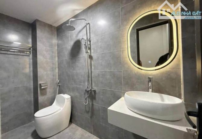 Ô tô đỗ cửa- Phố VIP Thái_Hà Tây_Sơn - Đống_Đa - 8 tỷ x 26m x 5 tầng xây mới x 3PN rộ - 5