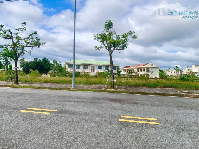Bán lô đất Vsip Quảng Ngãi diện tích 7x22 154m2 hướng nam đối diện công viên