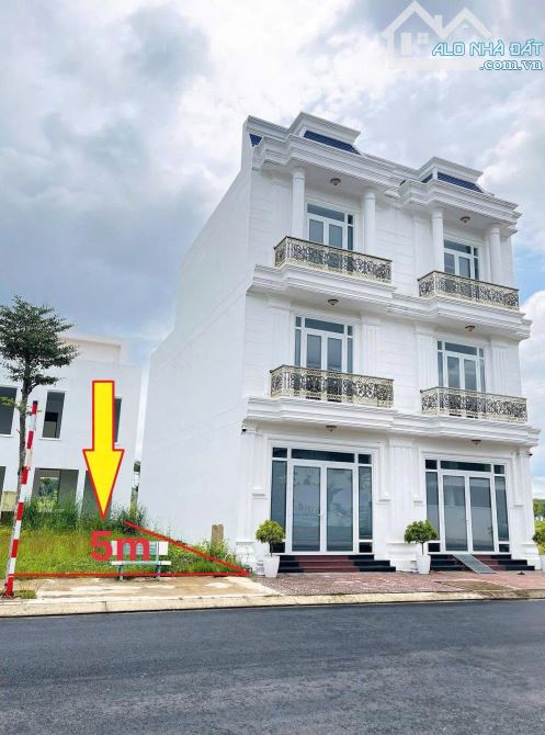 Bán đất nền Bình Dương, ngay cổng vào KCN VSip 2, gần vòng xoay Cổng Xanh, giá 900 triệu.