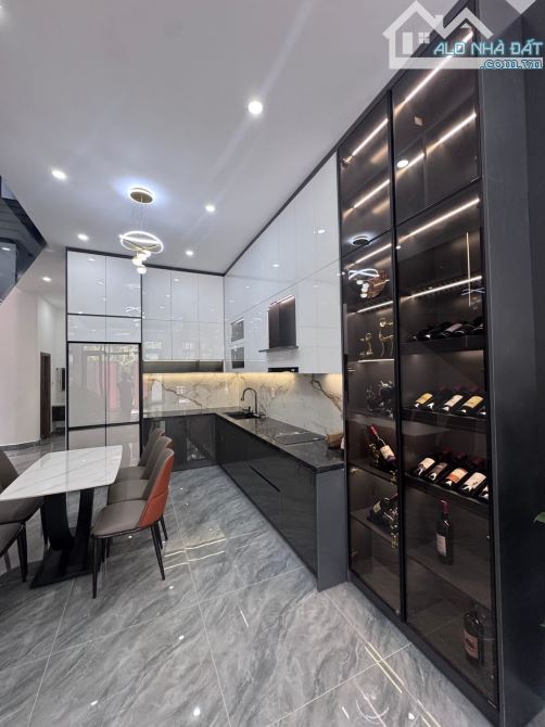 🔥 BÁN NHÀ ĐẸP NGUYỄN TẤT THÀNH - LIÊN CHIỂU, ĐÀ NẴNG Vị trí đắc địa: Kiệt 5m ô tô - 6