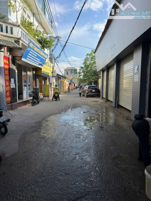 Cho thuê nhà 1 tầng, 220m²,thông sàn, ngõ 195 Cầu Diễn, MT 13.5m,hợp kinh doanh đa ngành