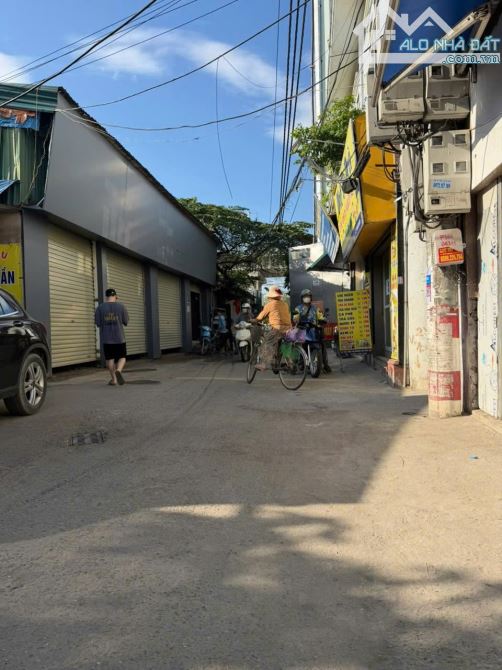Cho thuê nhà 1 tầng, 220m²,thông sàn, ngõ 195 Cầu Diễn, MT 13.5m,hợp kinh doanh đa ngành