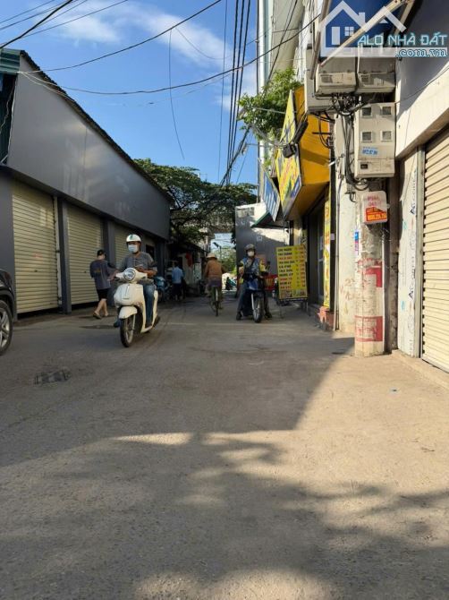 Cho thuê nhà 1 tầng, 220m²,thông sàn, ngõ 195 Cầu Diễn, MT 13.5m,hợp kinh doanh đa ngành